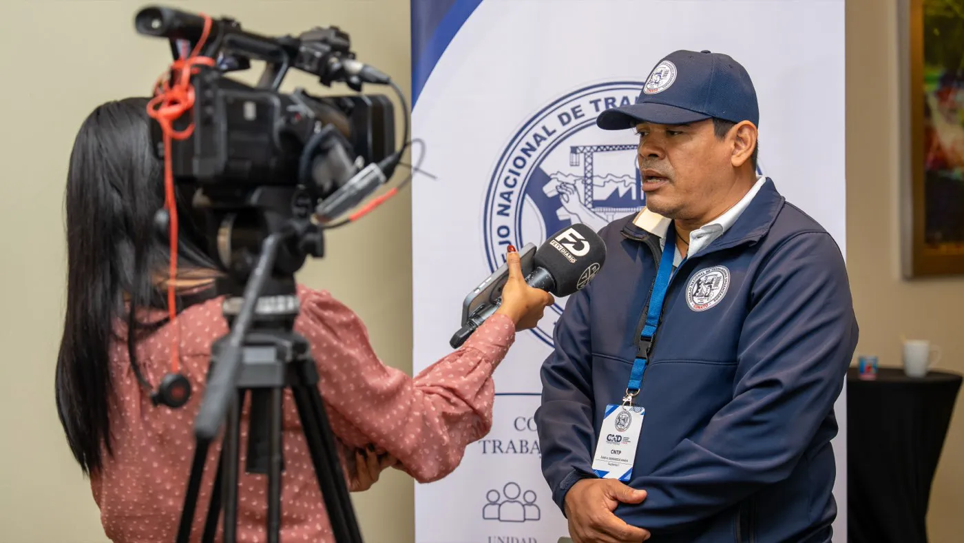 Entrevista de prensa a un dirigente del CONATO